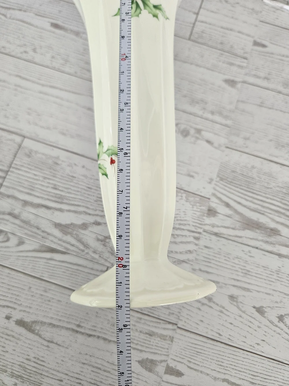 Mikasa Cream Ceramic Scalloped Holiday Vase with Gold Trim